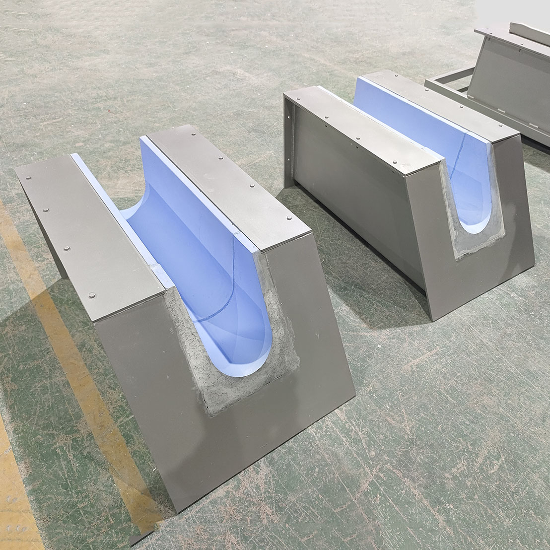 refractory launder (24)