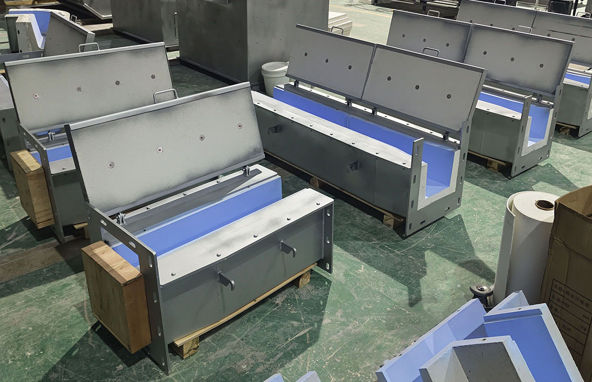 molten aluminum launder (10) molten aluminum launder (10)